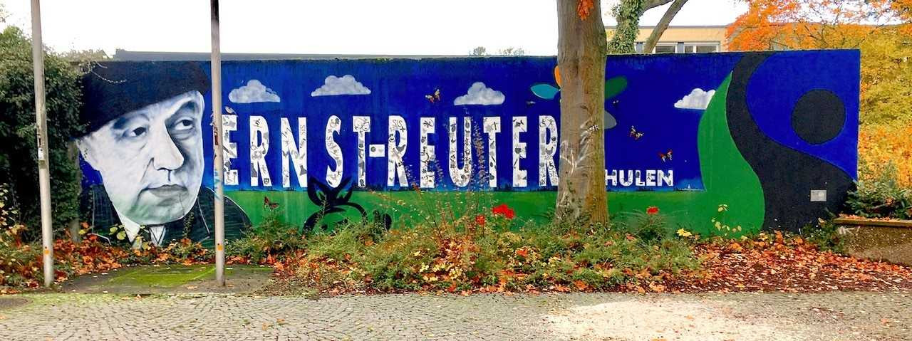 Wir suchen Sozialarbeiter/-innen, Sozialpädagog/-innen oder Pädagog/-innen mit vergleichbaren Abschlüssen (m/w/d)