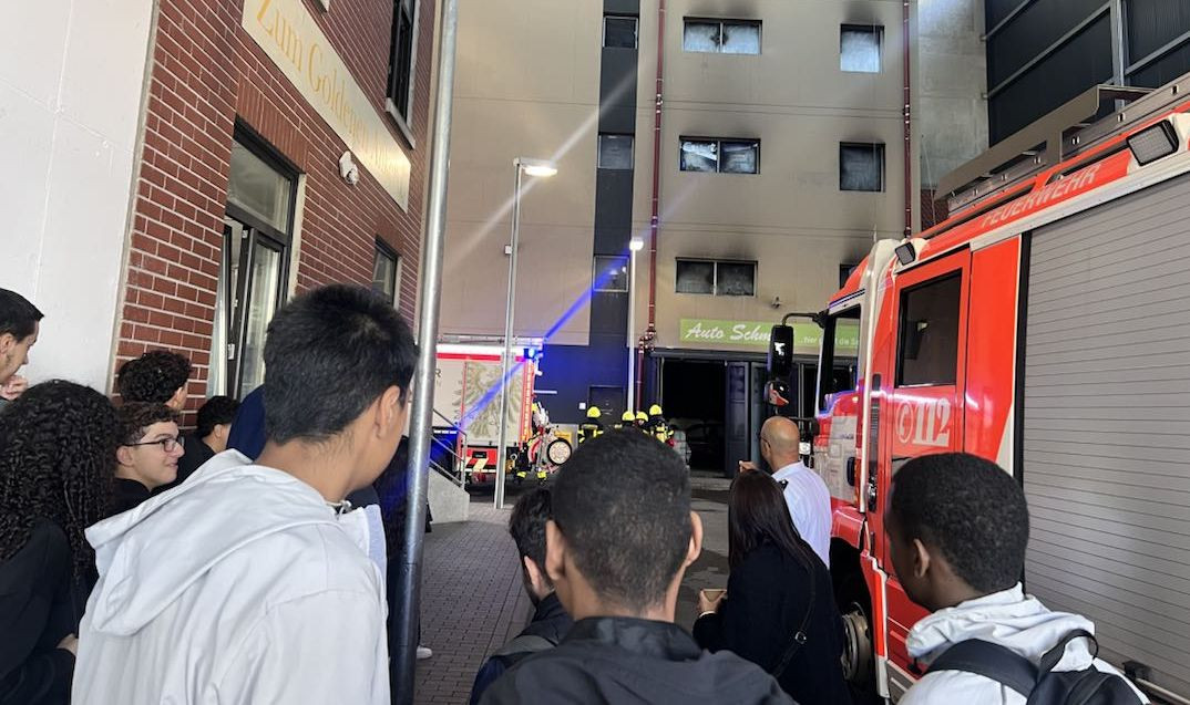 Ernst-Reuter-Schule II zu Besuch bei der Feuerwehr Frankfurt am Main